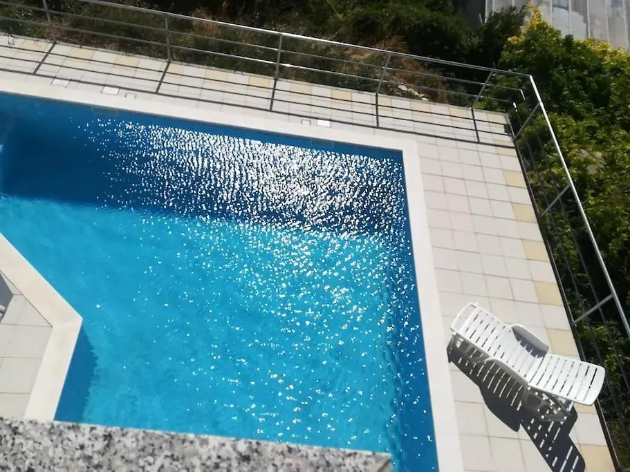 Sea View Apartment With Swimming Pool Near Beach سبليت